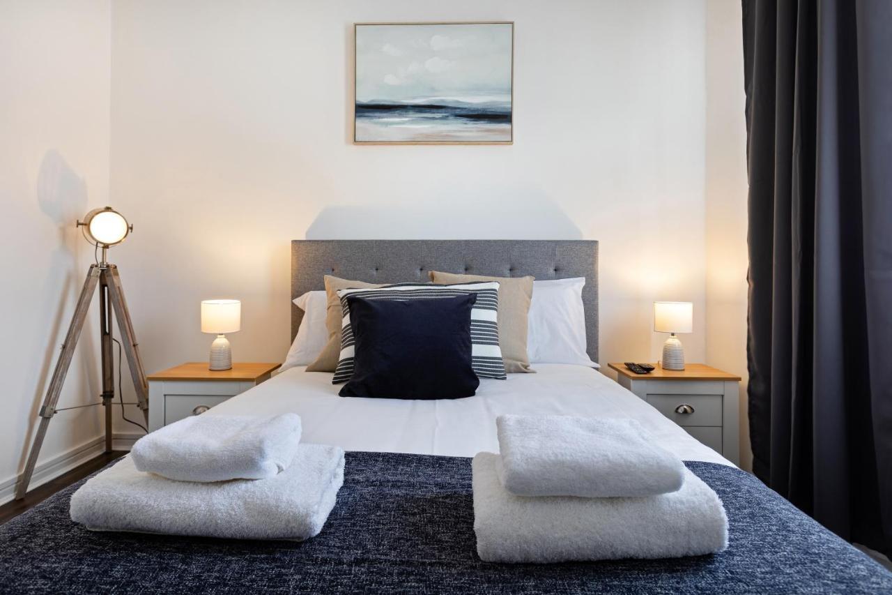 Modern 1-Bedroom Apartment, Beach 5-Min Walk, Free Parking Уэймут Экстерьер фото